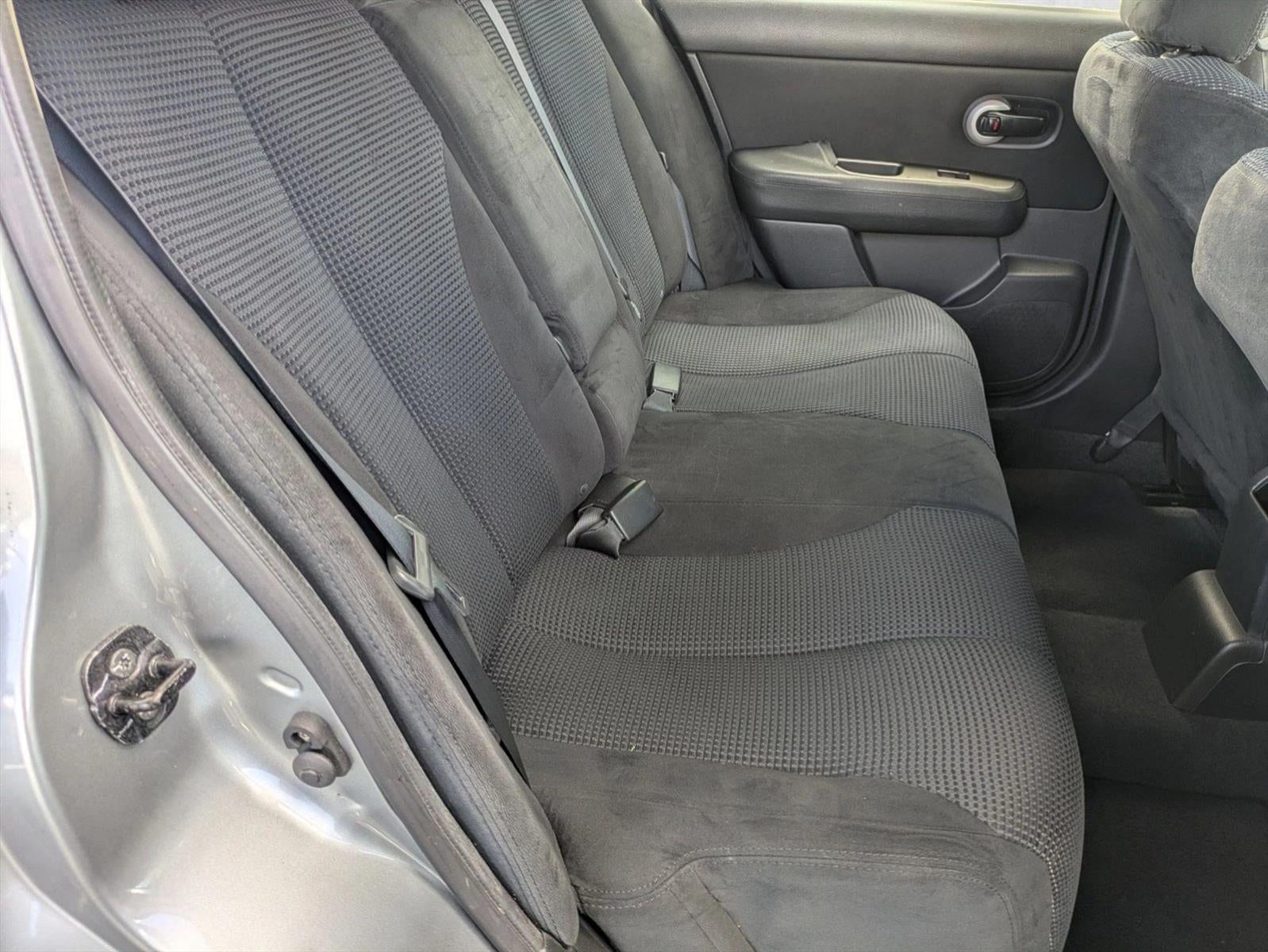 2011 Nissan Versa 5dr HB I4 CVT 1.8 SL