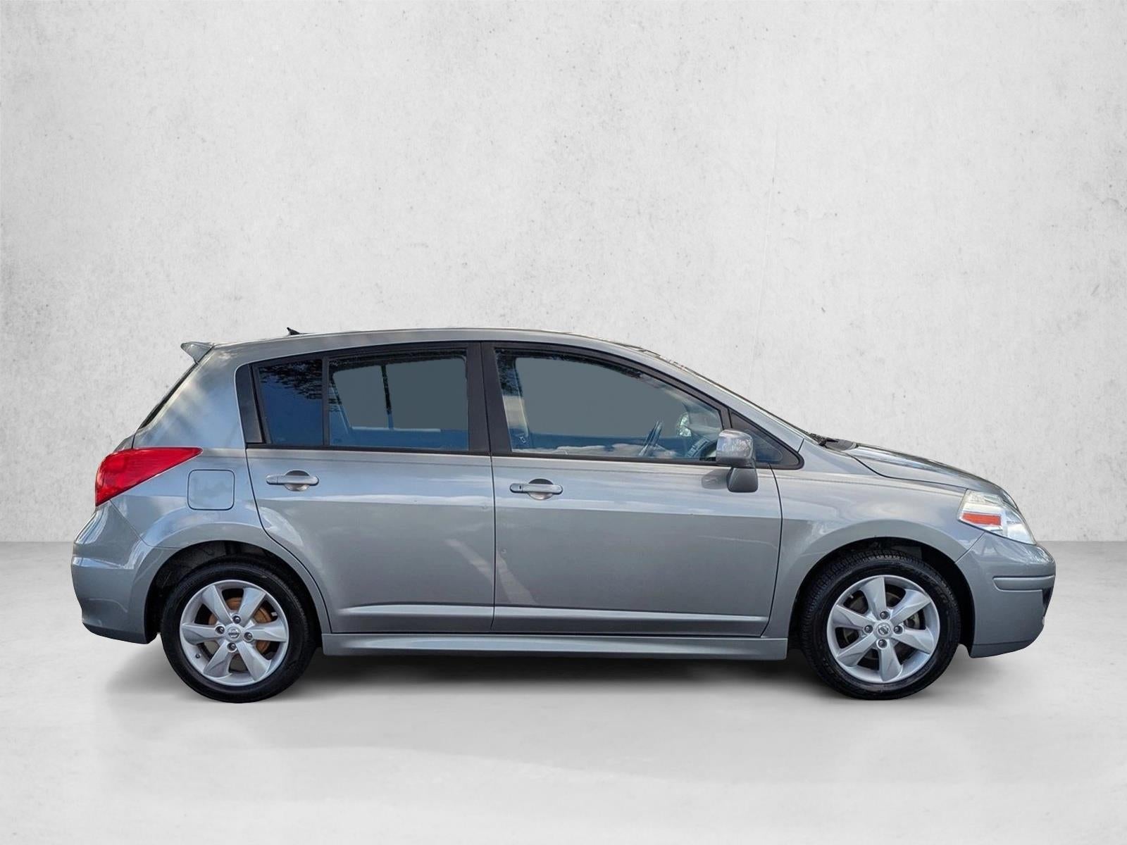 2011 Nissan Versa 5dr HB I4 CVT 1.8 SL