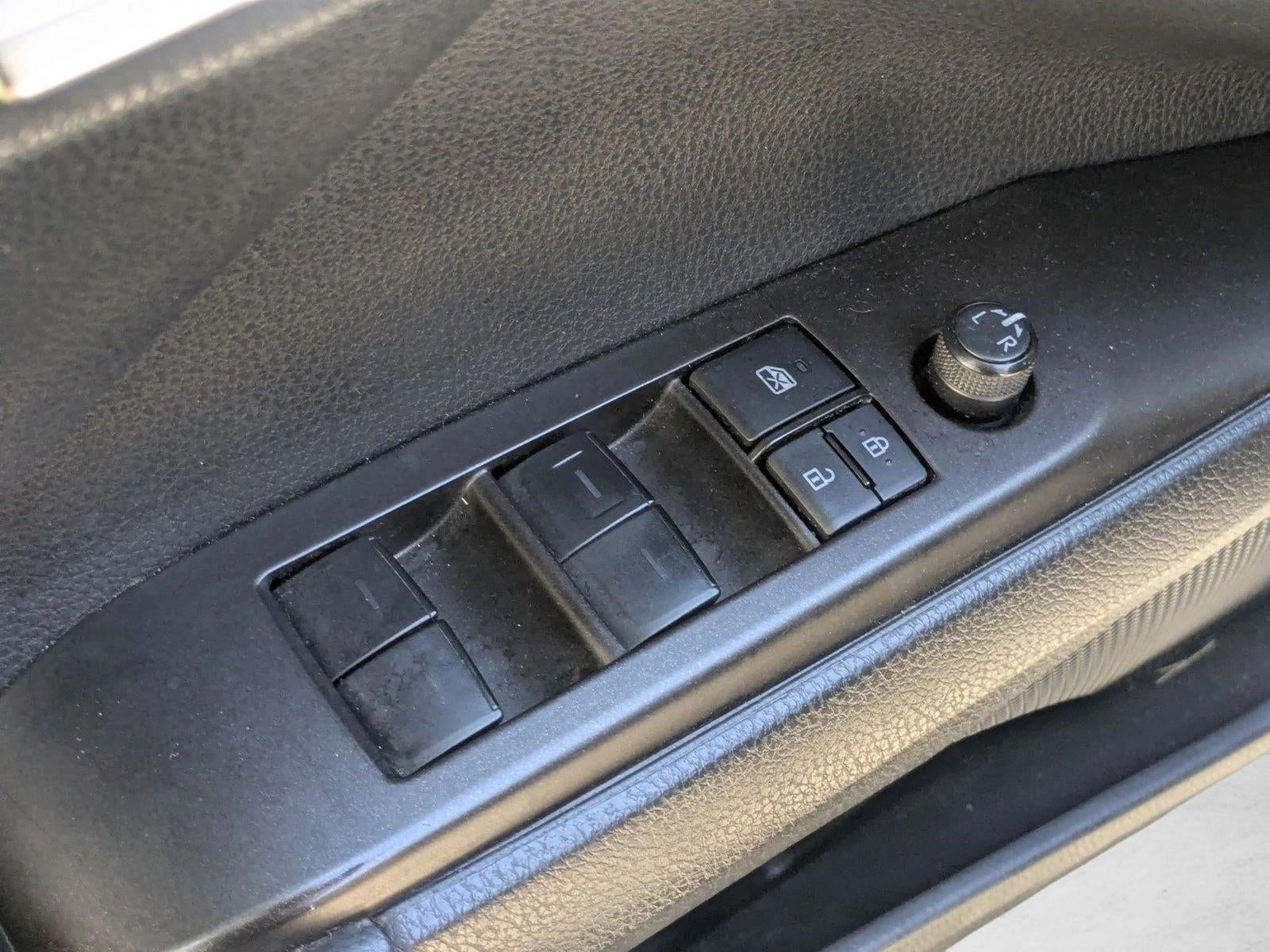 2022 Toyota Camry SE Auto (SE)