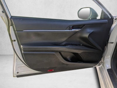 2022 Toyota Camry SE Auto (SE)