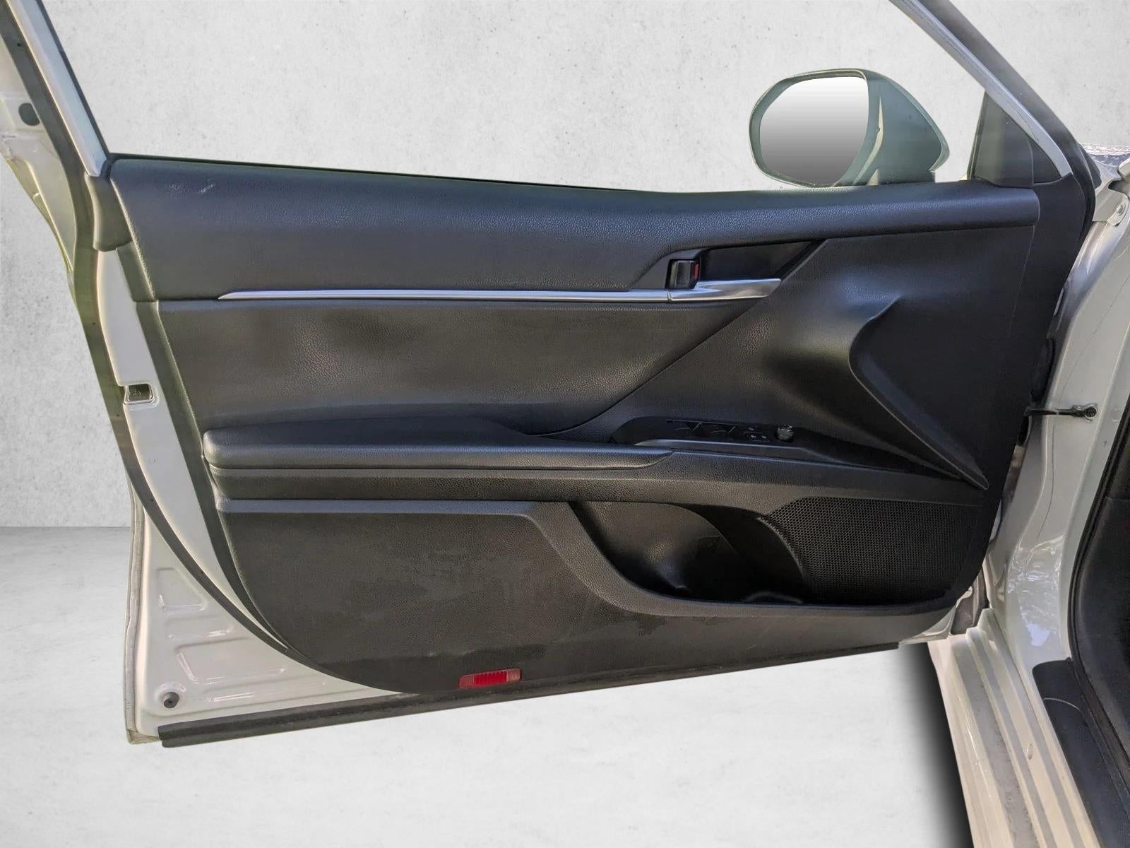 2022 Toyota Camry SE Auto (SE)