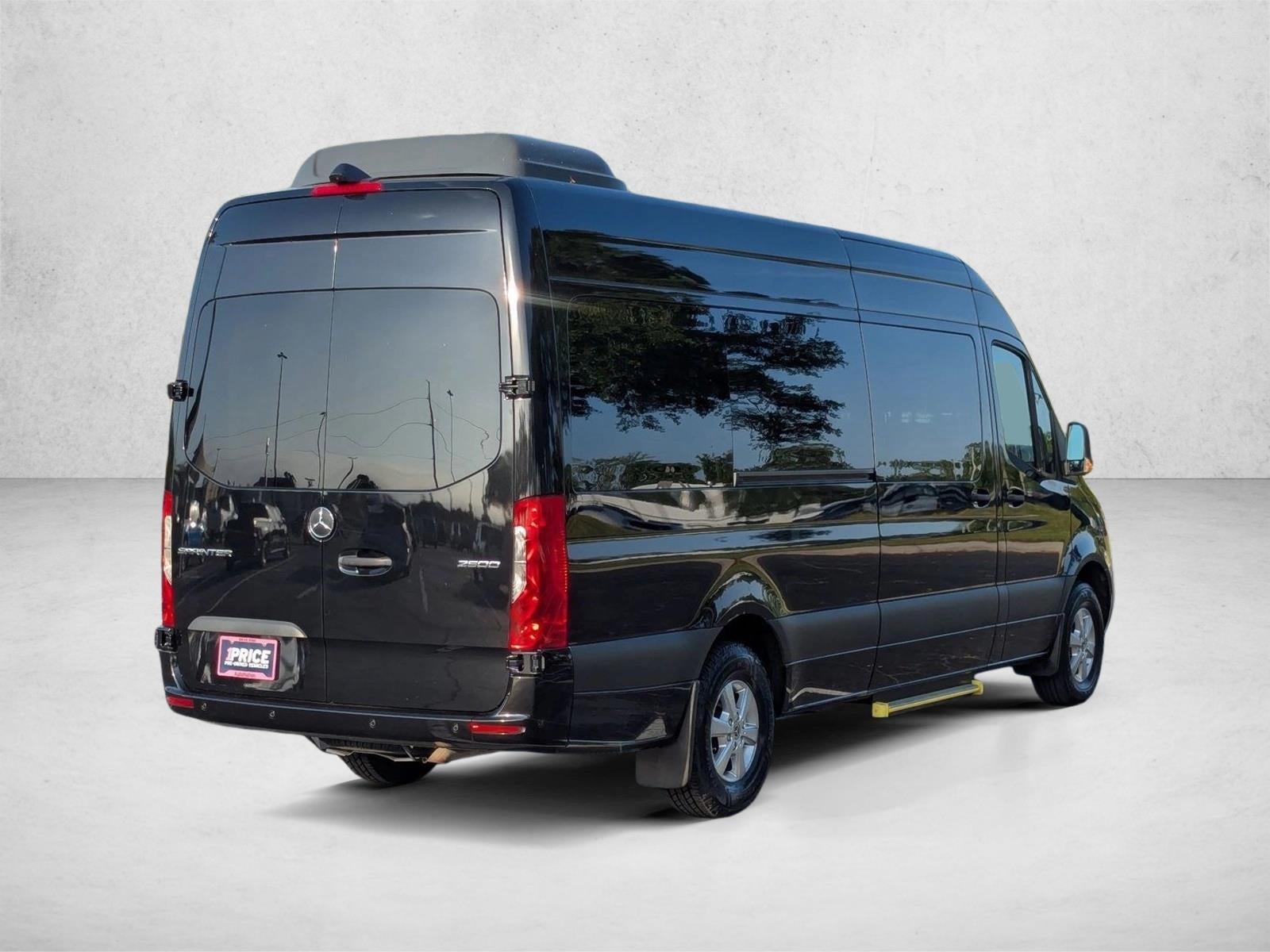 2022 Mercedes-Benz Sprinter Passenger Van 2500 High Roof V6 170" RWD