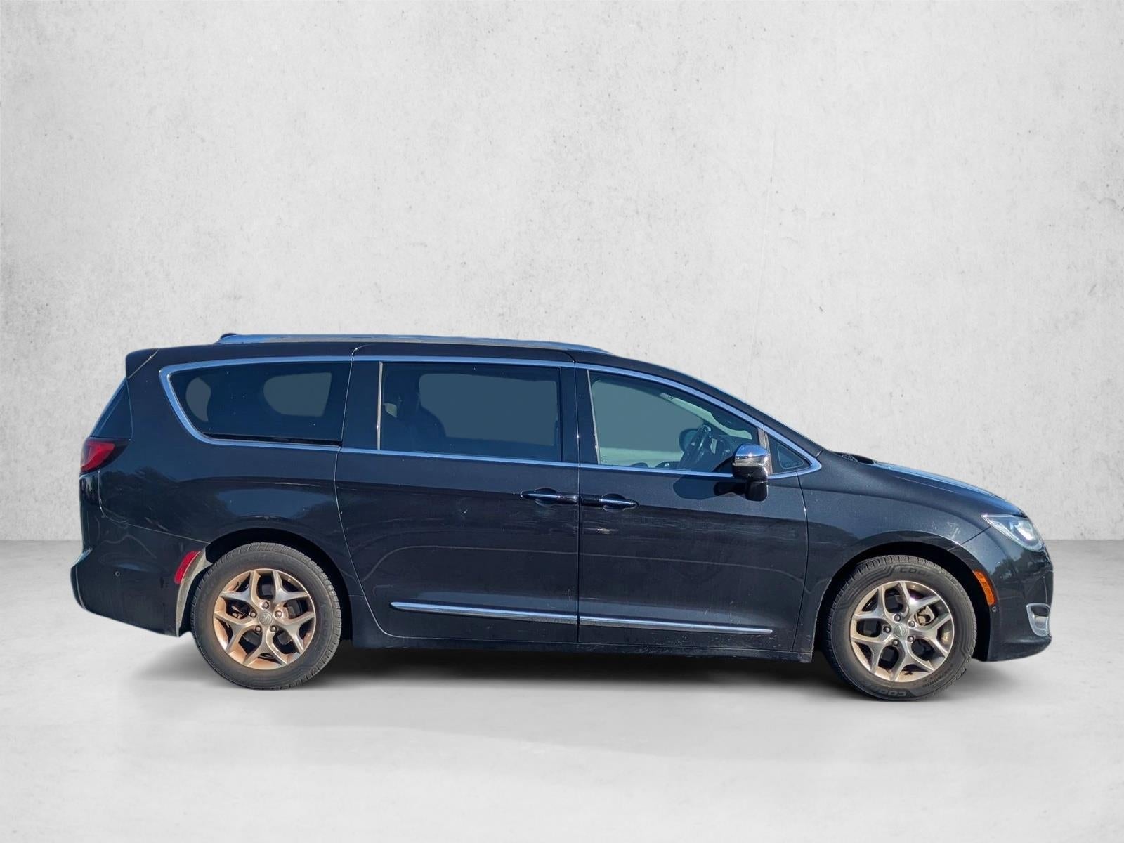 2018 Chrysler Pacifica Limited FWD