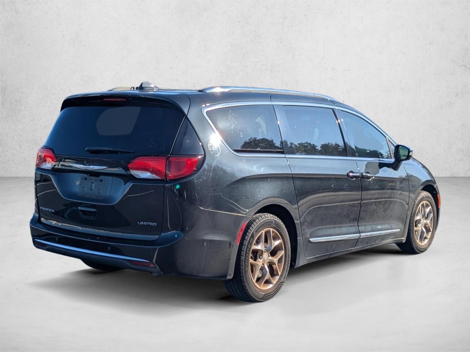 2018 Chrysler Pacifica Limited FWD