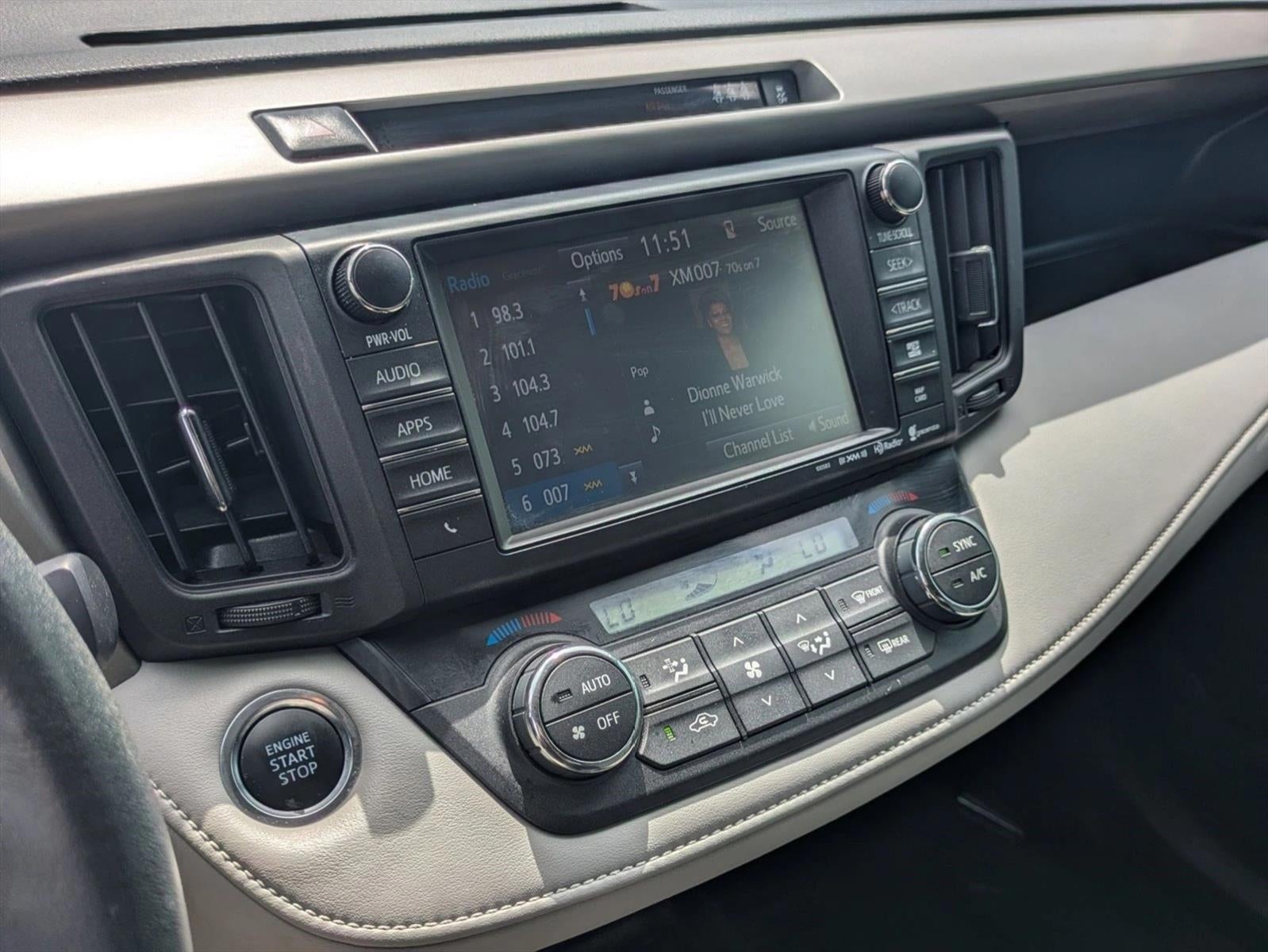 2017 Toyota RAV4 XLE FWD (GS)