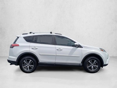 2017 Toyota RAV4 XLE FWD (GS)