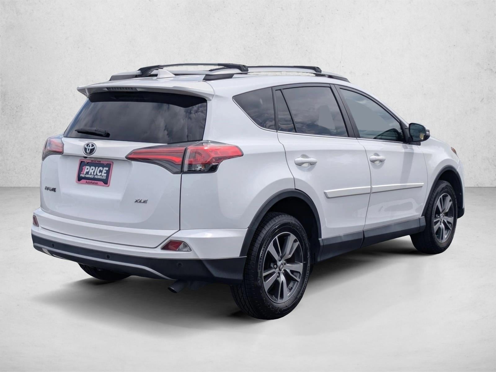 2017 Toyota RAV4 XLE FWD (GS)