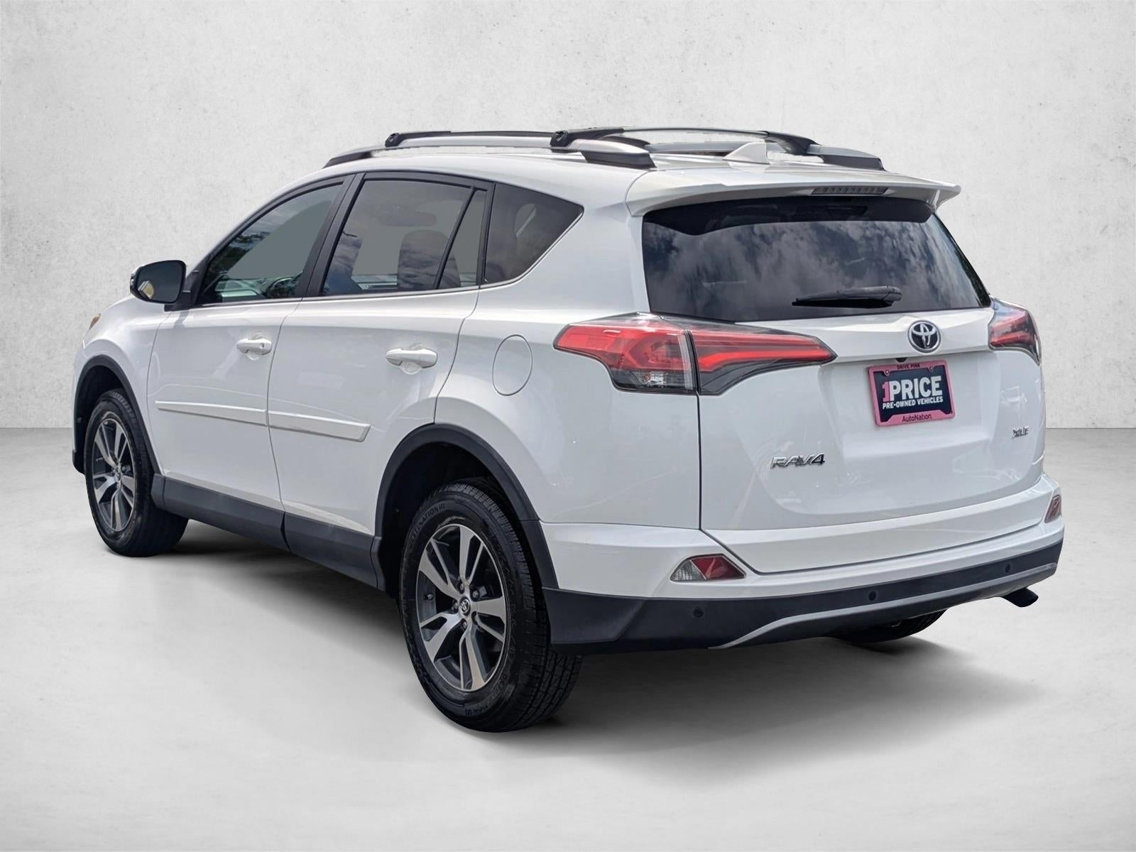 2017 Toyota RAV4 XLE FWD (GS)