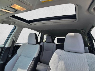 2017 Toyota RAV4 XLE FWD (GS)