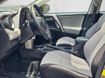 2017 Toyota RAV4 XLE FWD (GS)