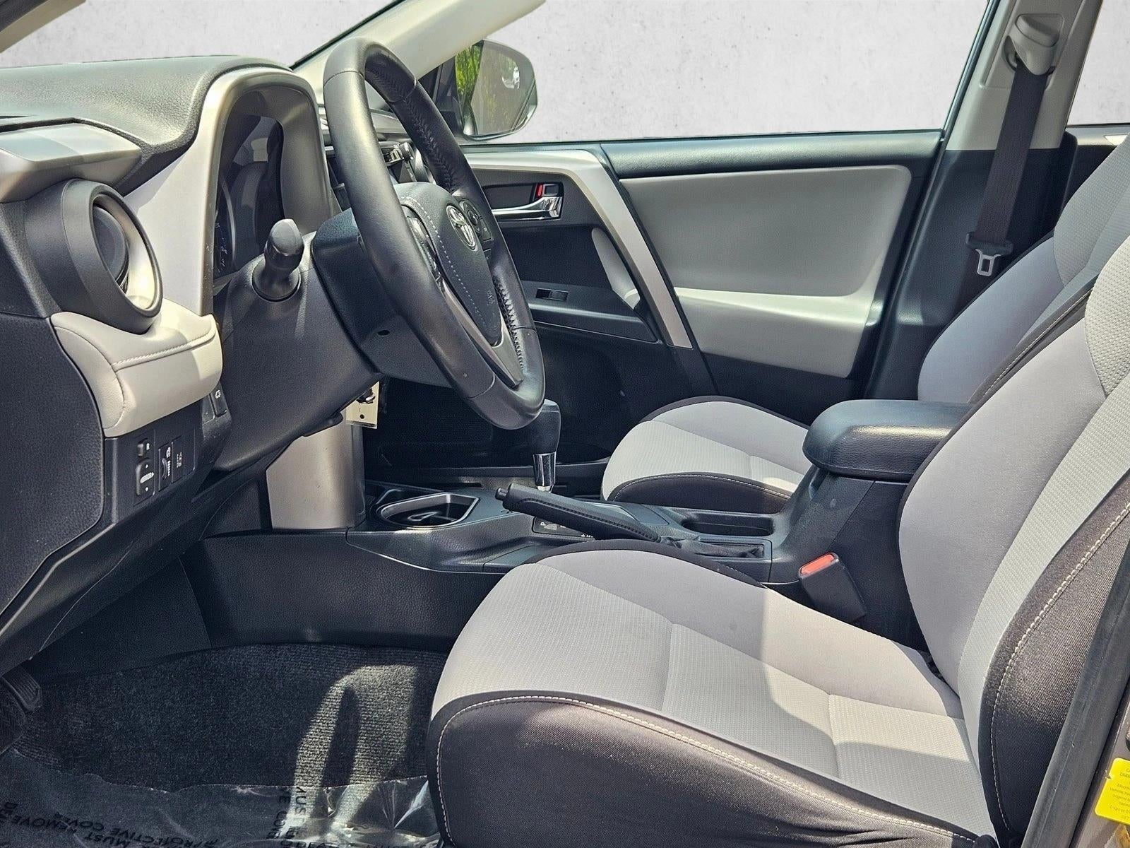 2017 Toyota RAV4 XLE FWD (GS)