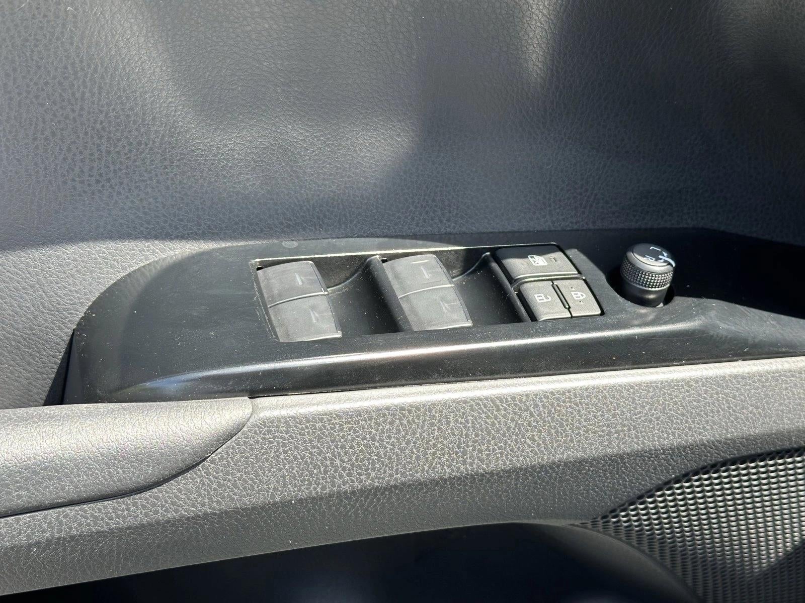 2025 Toyota Camry LE (SE)