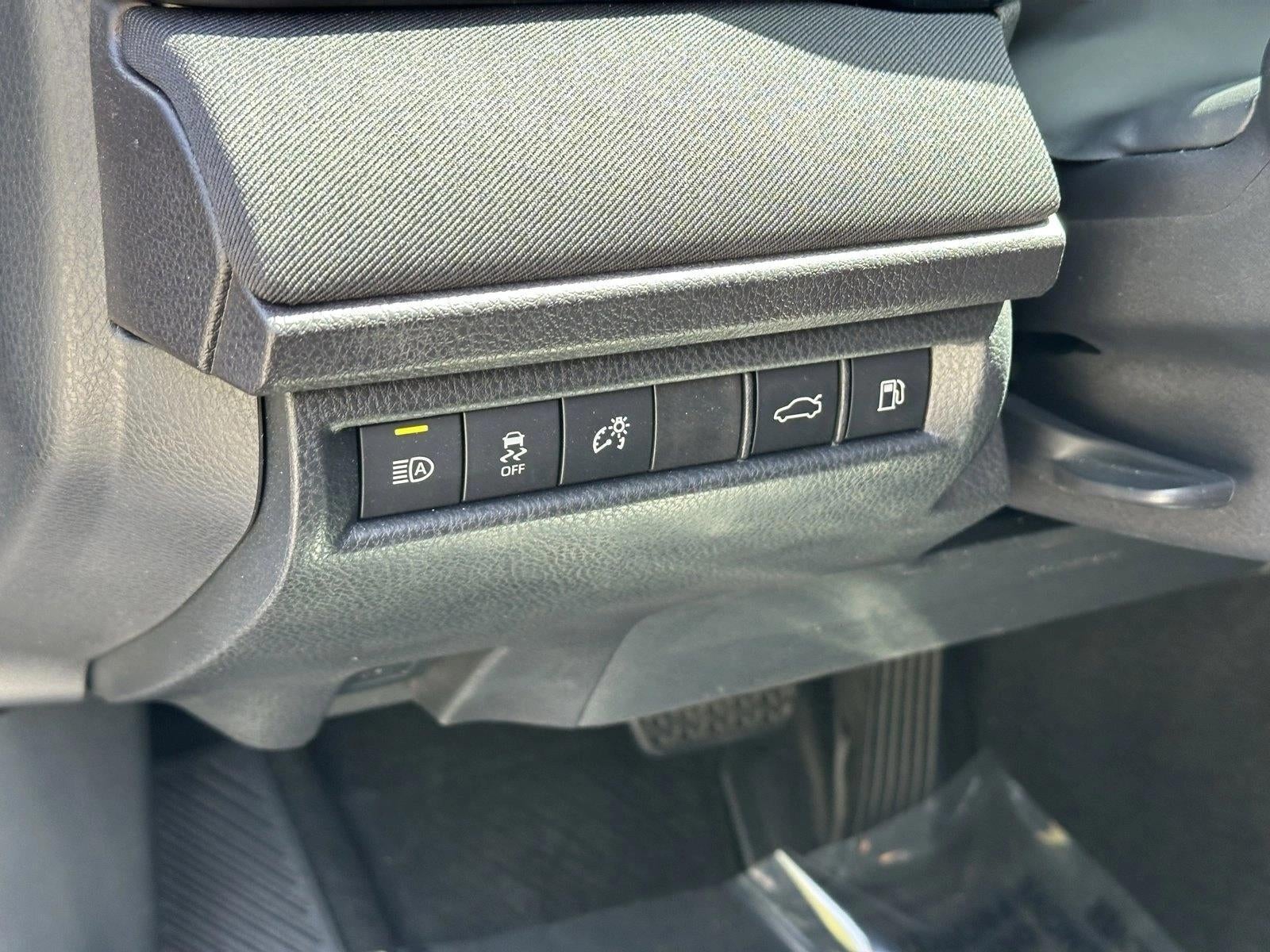2025 Toyota Camry LE (SE)