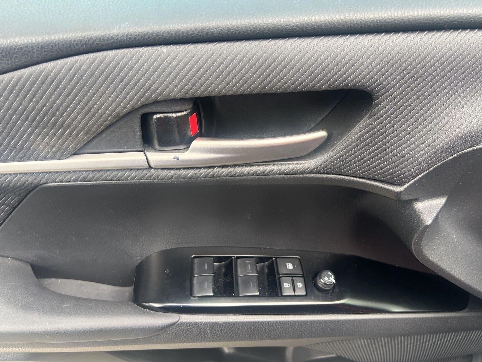 2025 Toyota Camry SE (Natl)