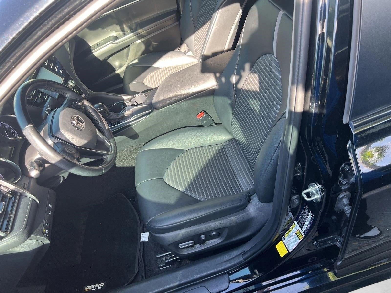 2020 Toyota Camry SE Nightshade Auto (Natl)
