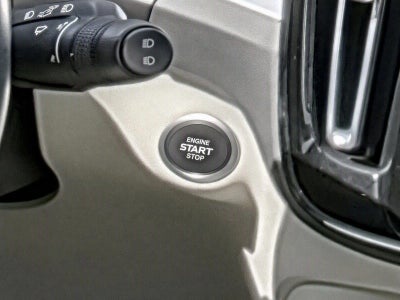 2021 Volvo XC40 T5 AWD Momentum