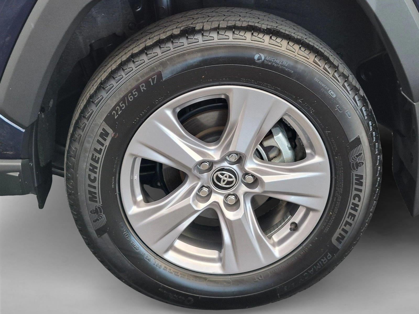 2025 Toyota RAV4 XLE AWD (Natl)
