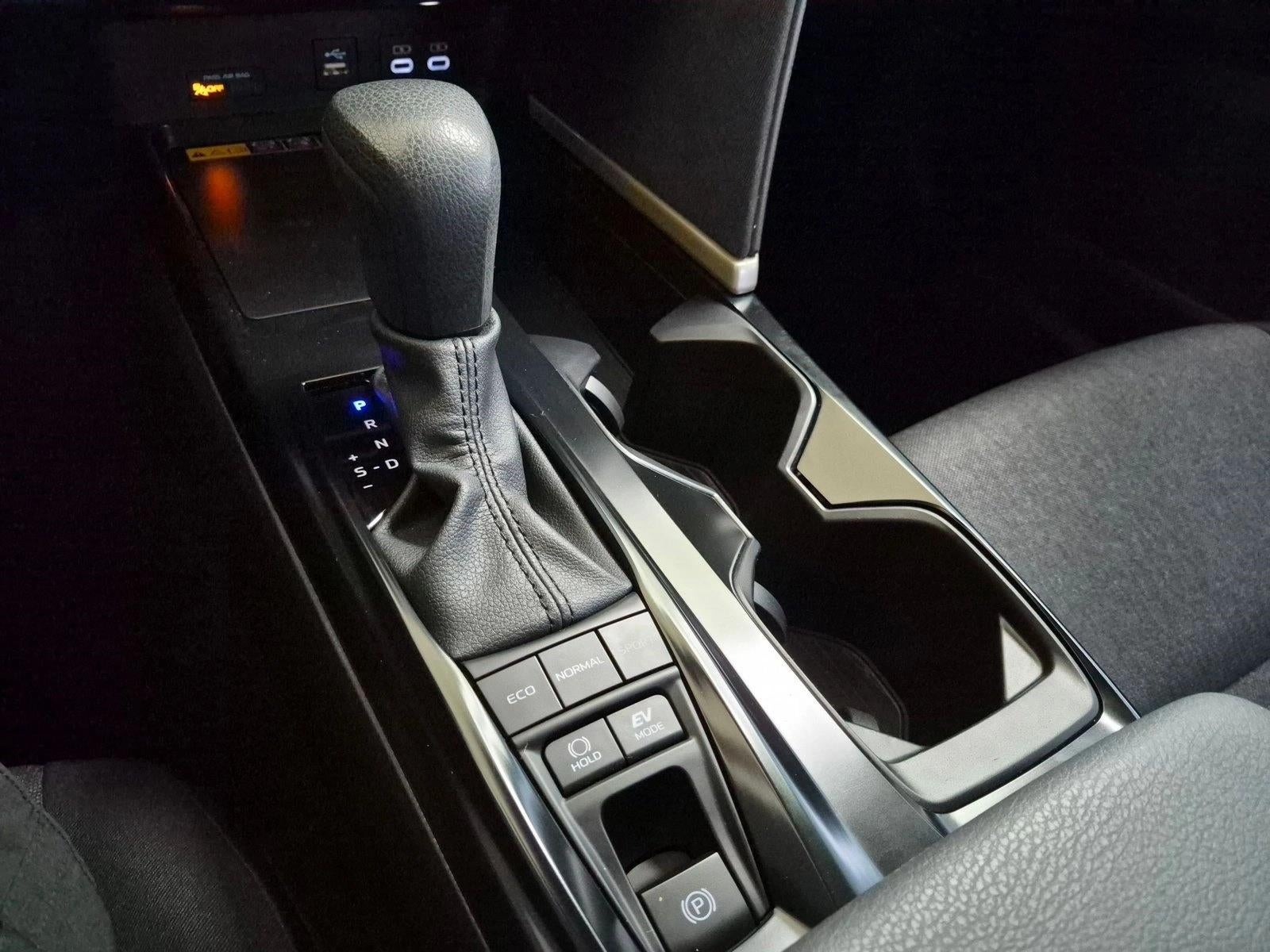 2025 Toyota Camry LE (SE)