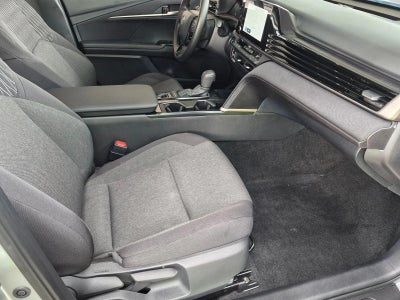 2025 Toyota Camry LE (SE)