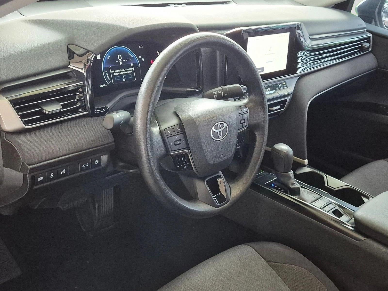 2025 Toyota Camry LE (SE)