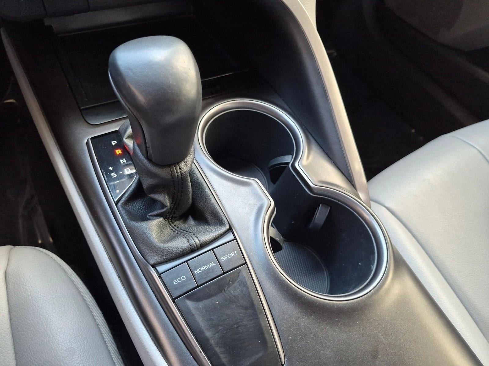 2022 Toyota Camry SE Auto (SE)