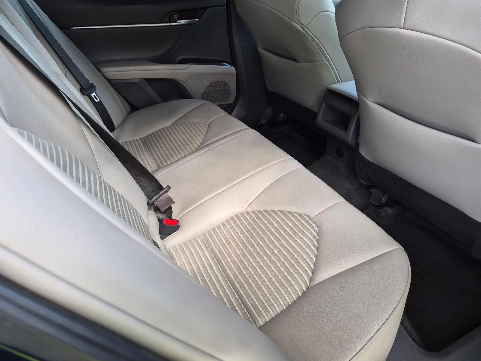 2022 Toyota Camry SE Auto (SE)