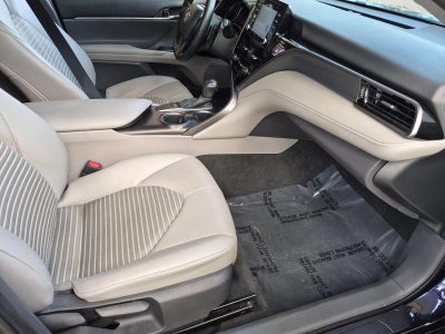 2022 Toyota Camry SE Auto (SE)