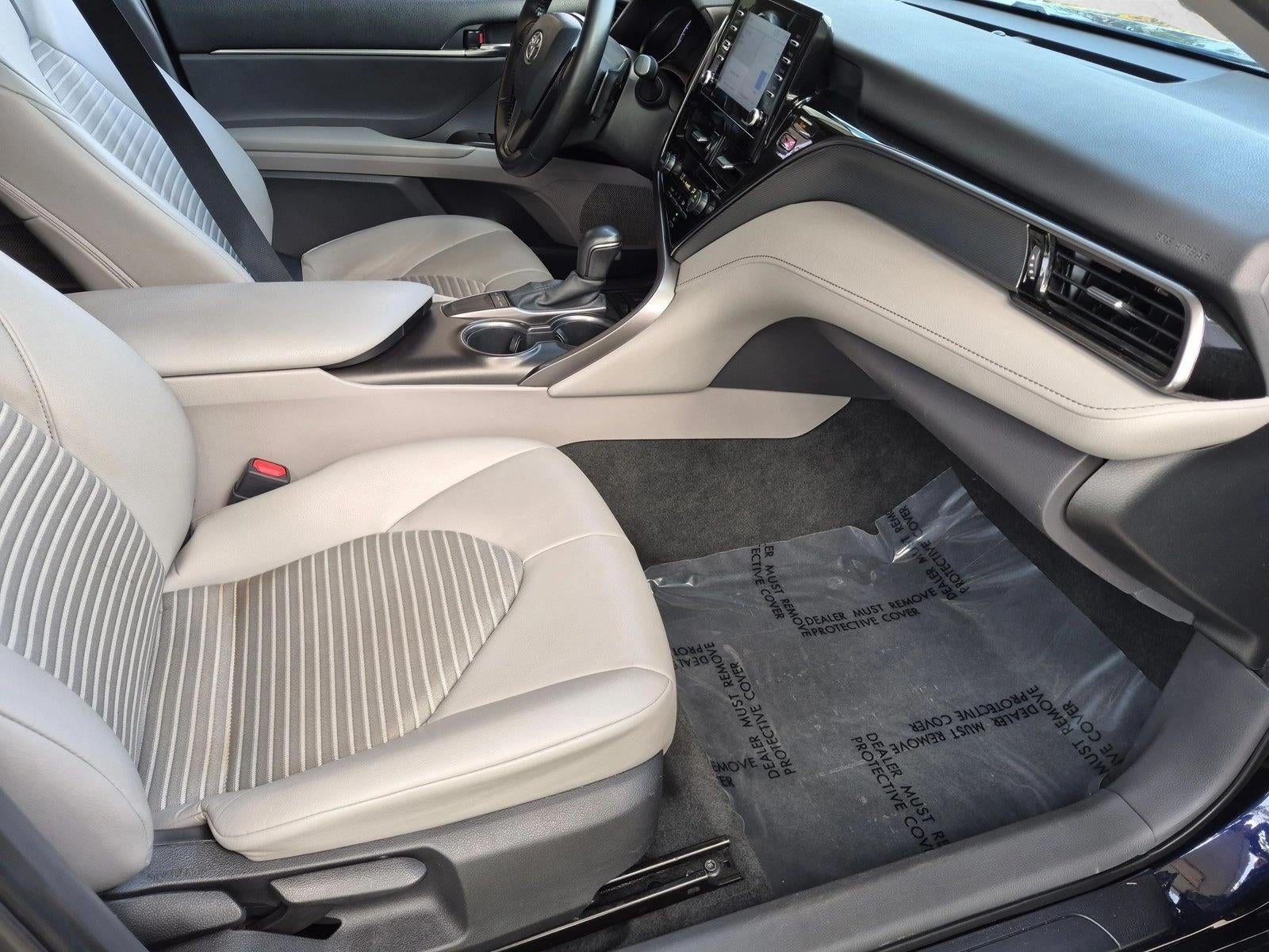 2022 Toyota Camry SE Auto (SE)