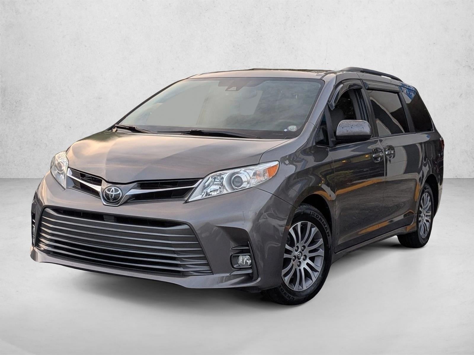 2018 Toyota Sienna XLE FWD 8-Passenger (Natl)