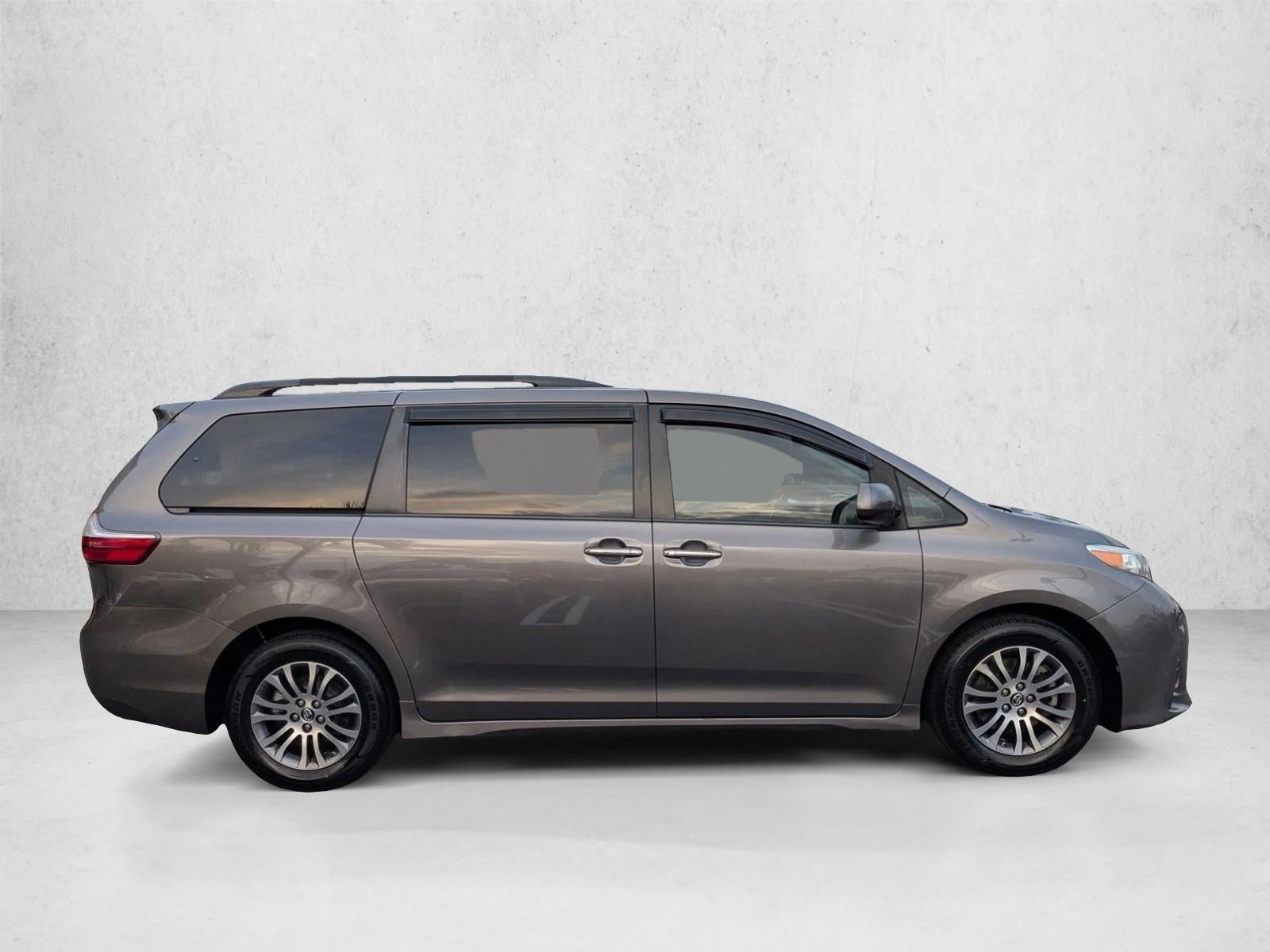 2018 Toyota Sienna XLE FWD 8-Passenger (Natl)