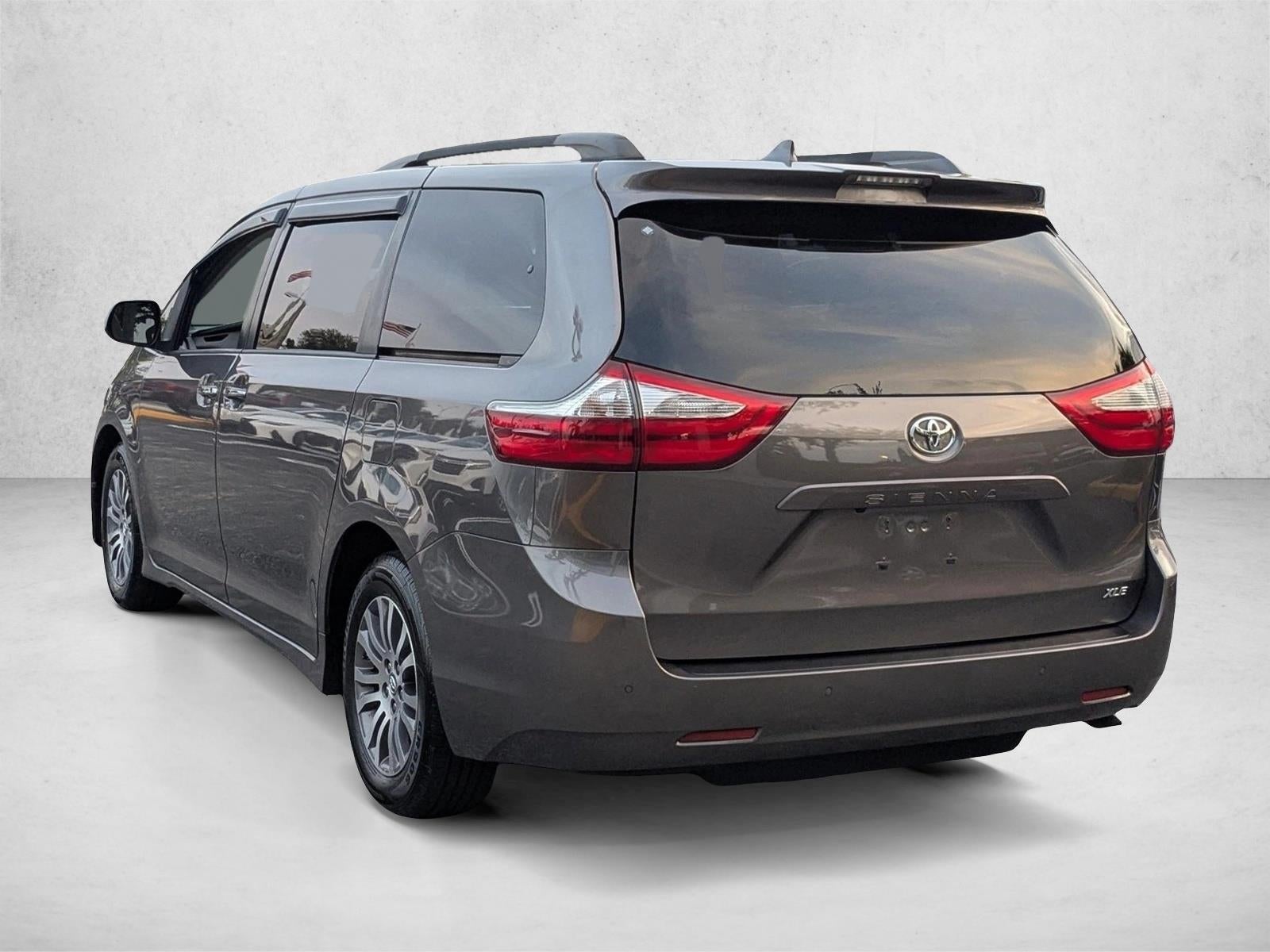 2018 Toyota Sienna XLE FWD 8-Passenger (Natl)