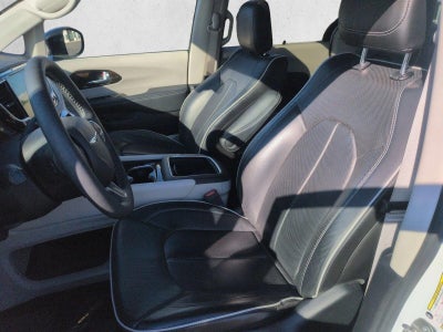 2024 Chrysler Pacifica Limited FWD