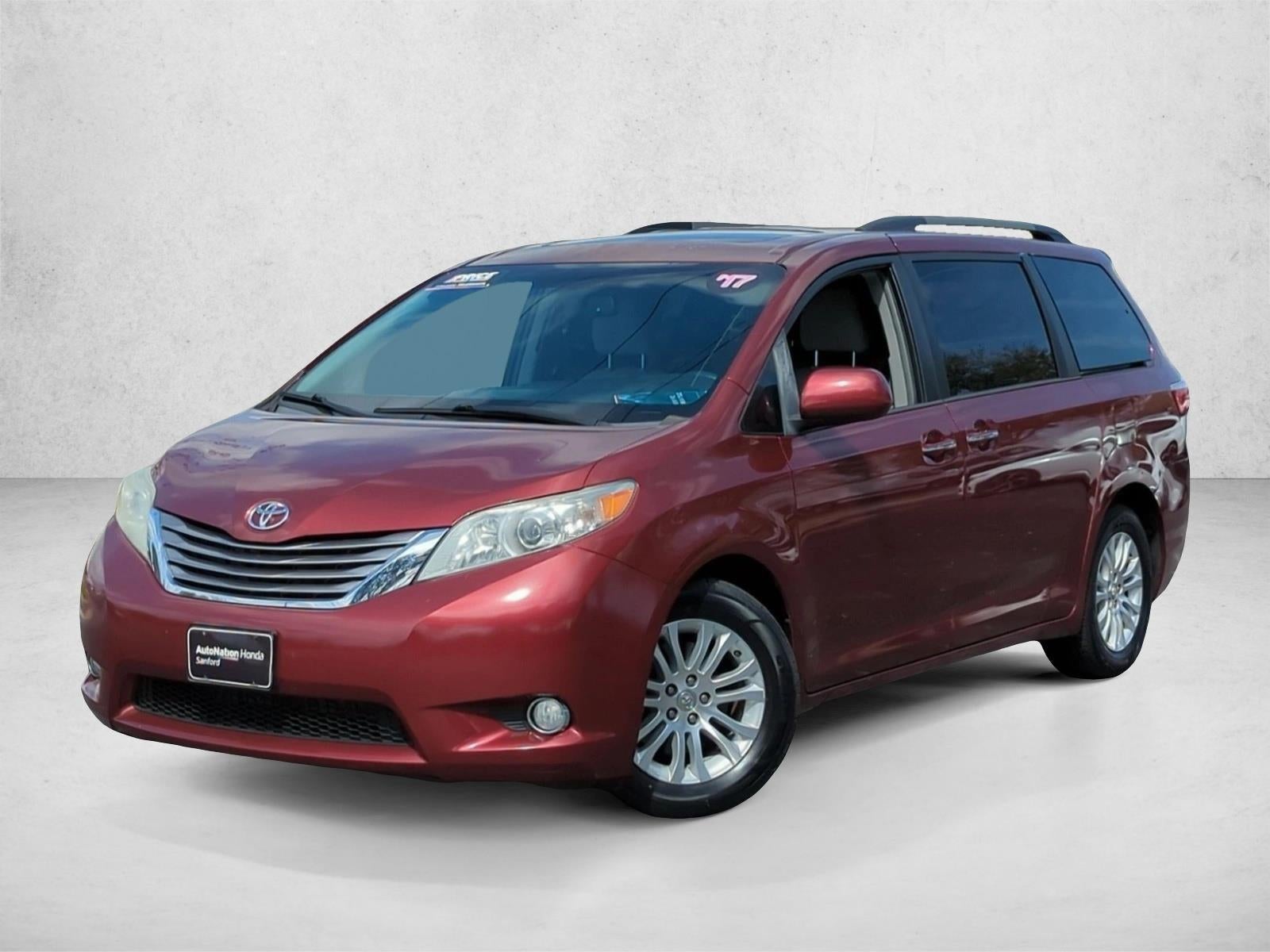 2017 Toyota Sienna XLE FWD 8-Passenger (Natl)