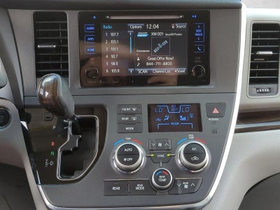 2017 Toyota Sienna XLE FWD 8-Passenger (Natl)
