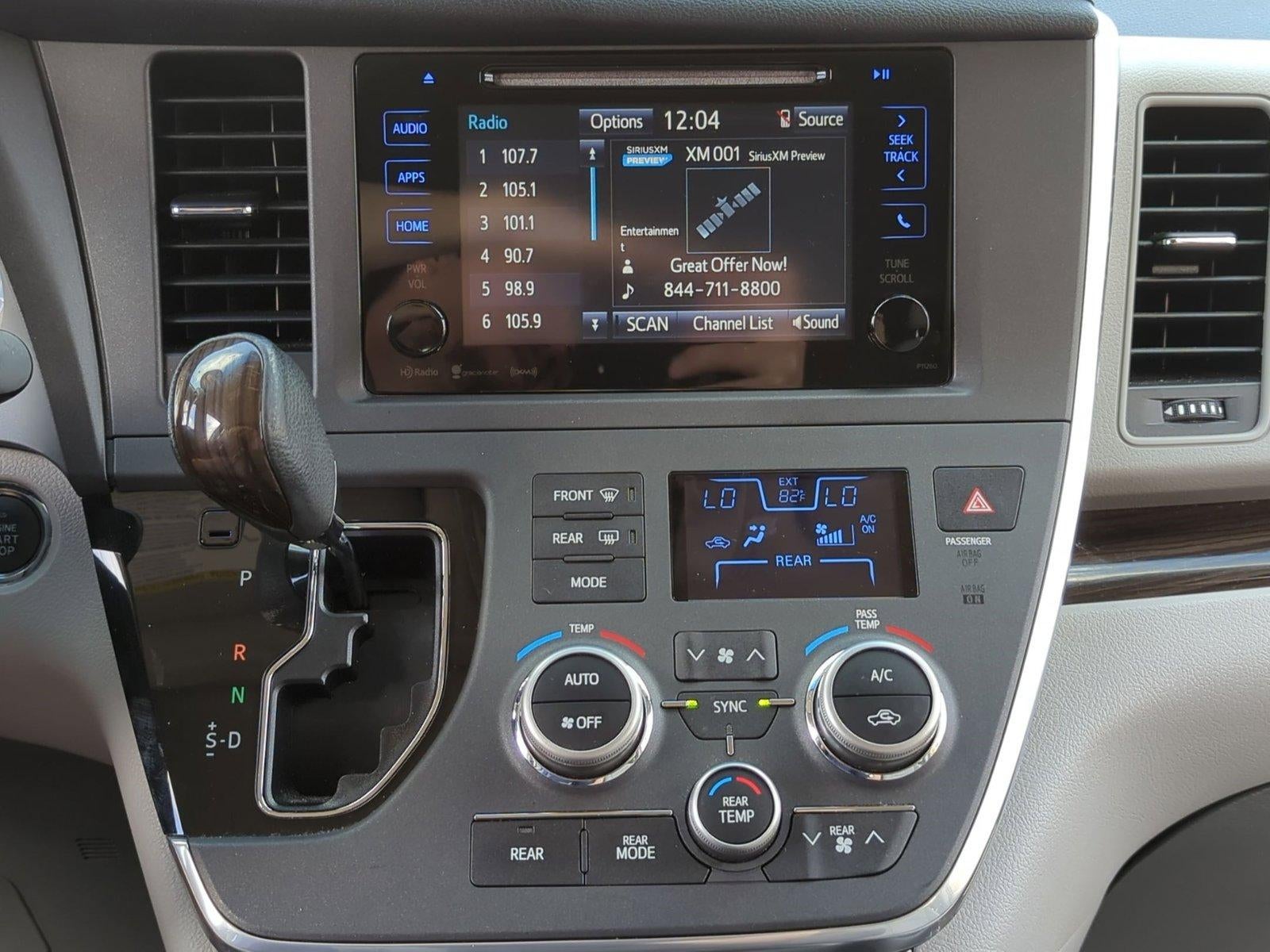 2017 Toyota Sienna XLE FWD 8-Passenger (Natl)