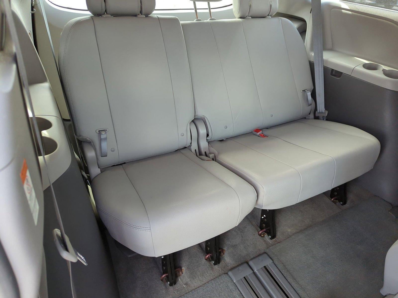 2017 Toyota Sienna XLE FWD 8-Passenger (Natl)