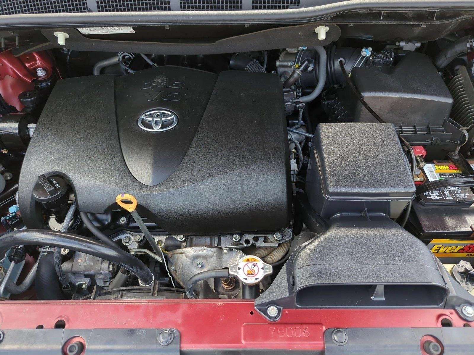 2017 Toyota Sienna XLE FWD 8-Passenger (Natl)