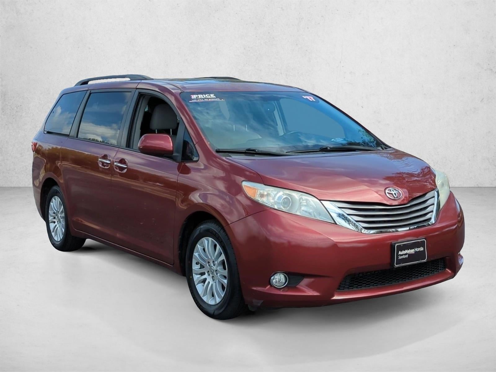 2017 Toyota Sienna XLE FWD 8-Passenger (Natl)