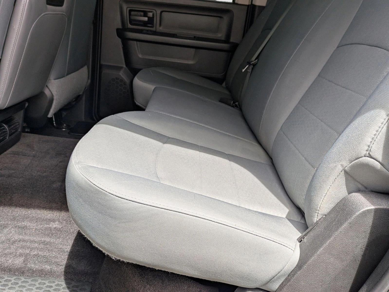 2017 RAM 1500 Express 4x2 Crew Cab 5'7" Box