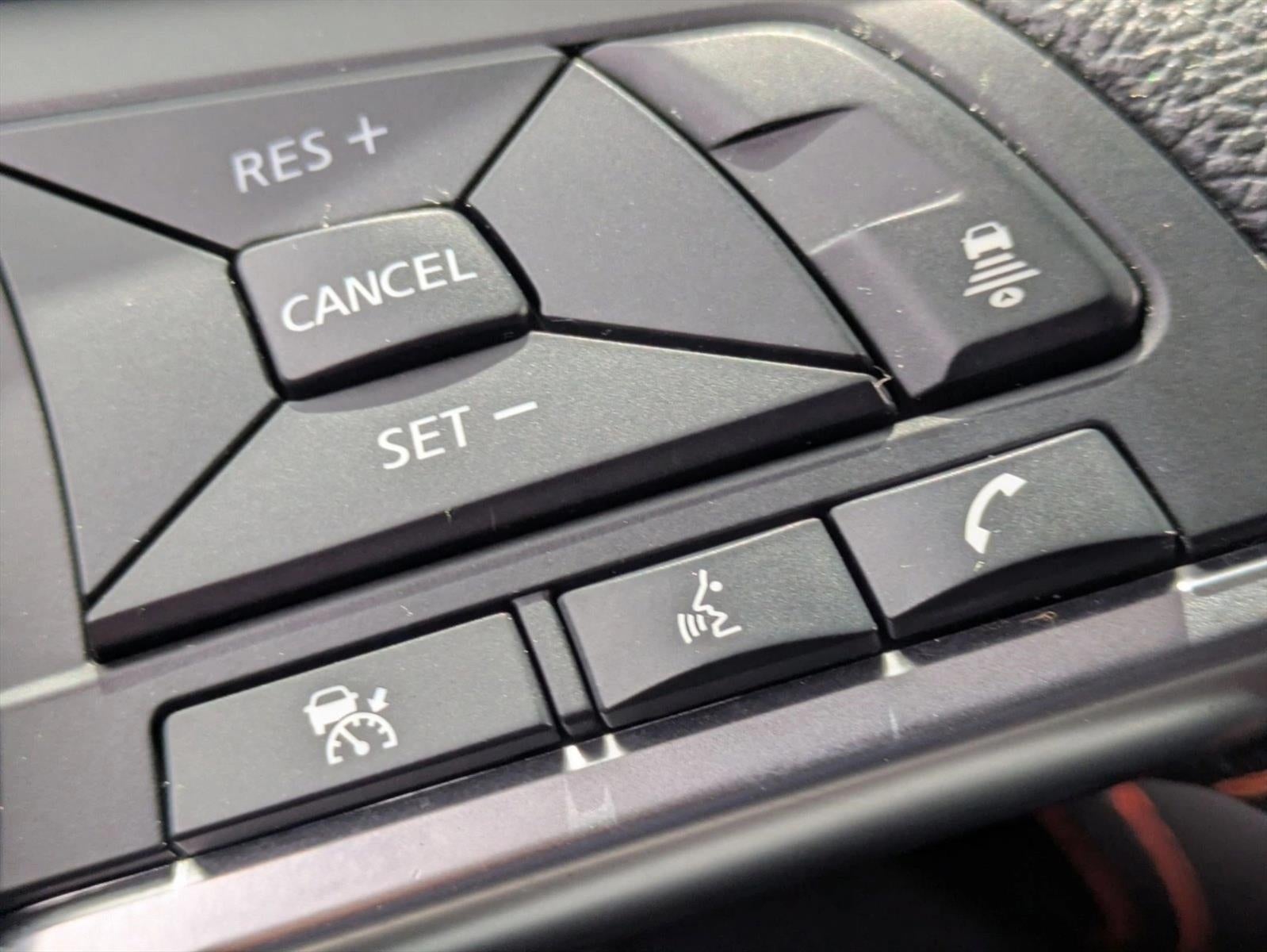 2023 Nissan Kicks SR FWD