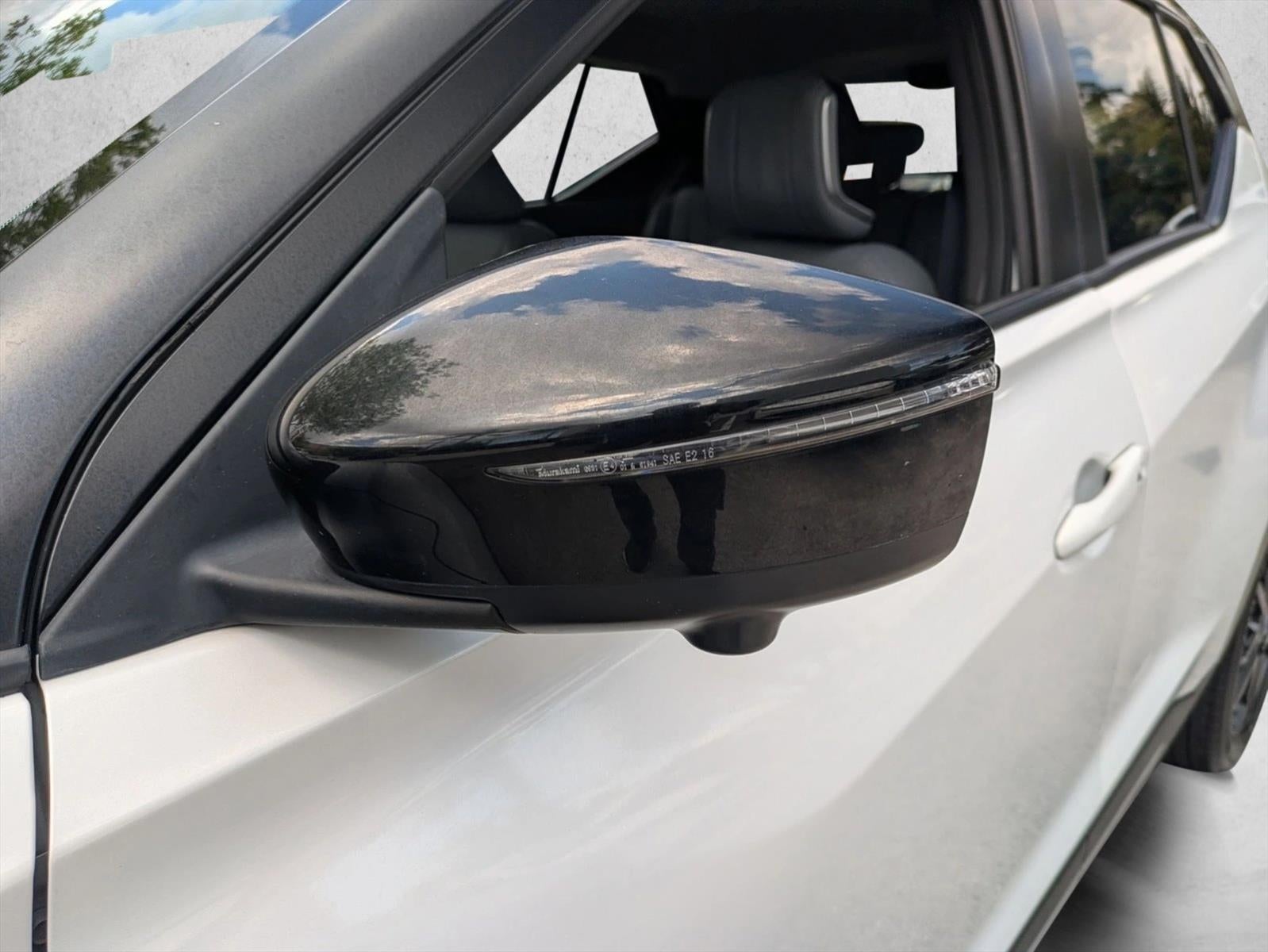 2023 Nissan Kicks SR FWD