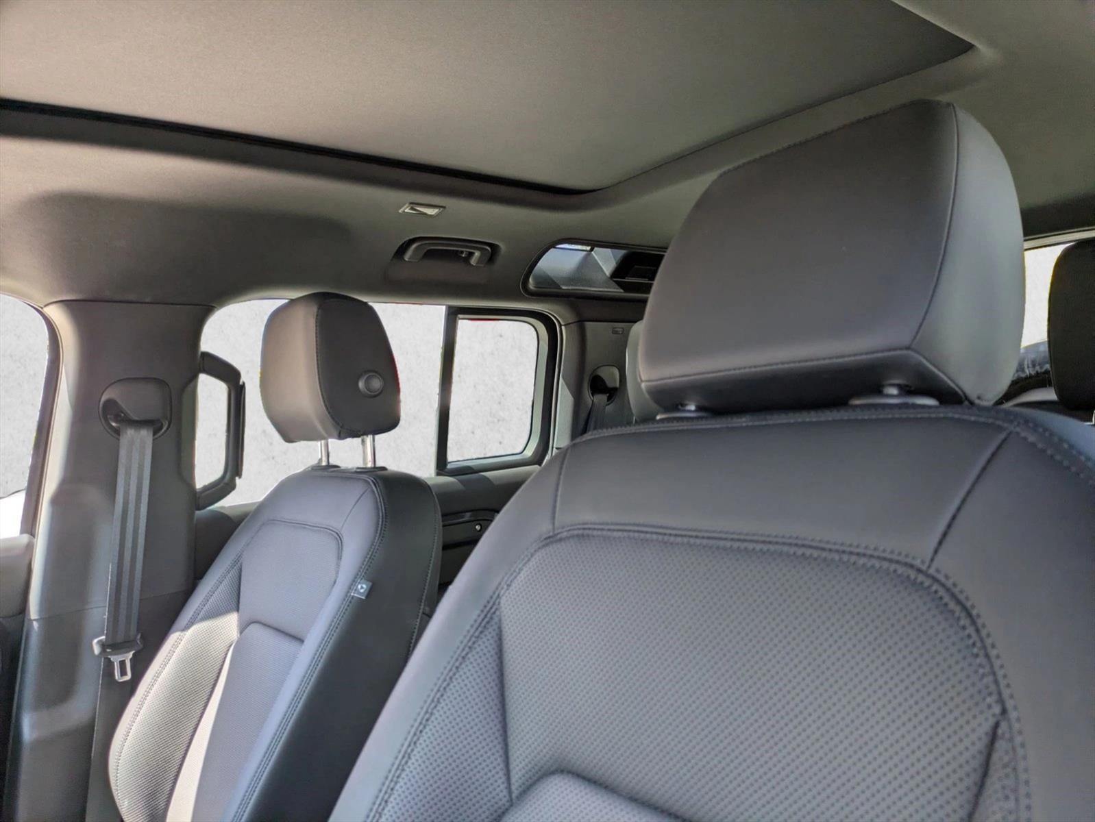 2025 Land Rover Defender 110 P400 S