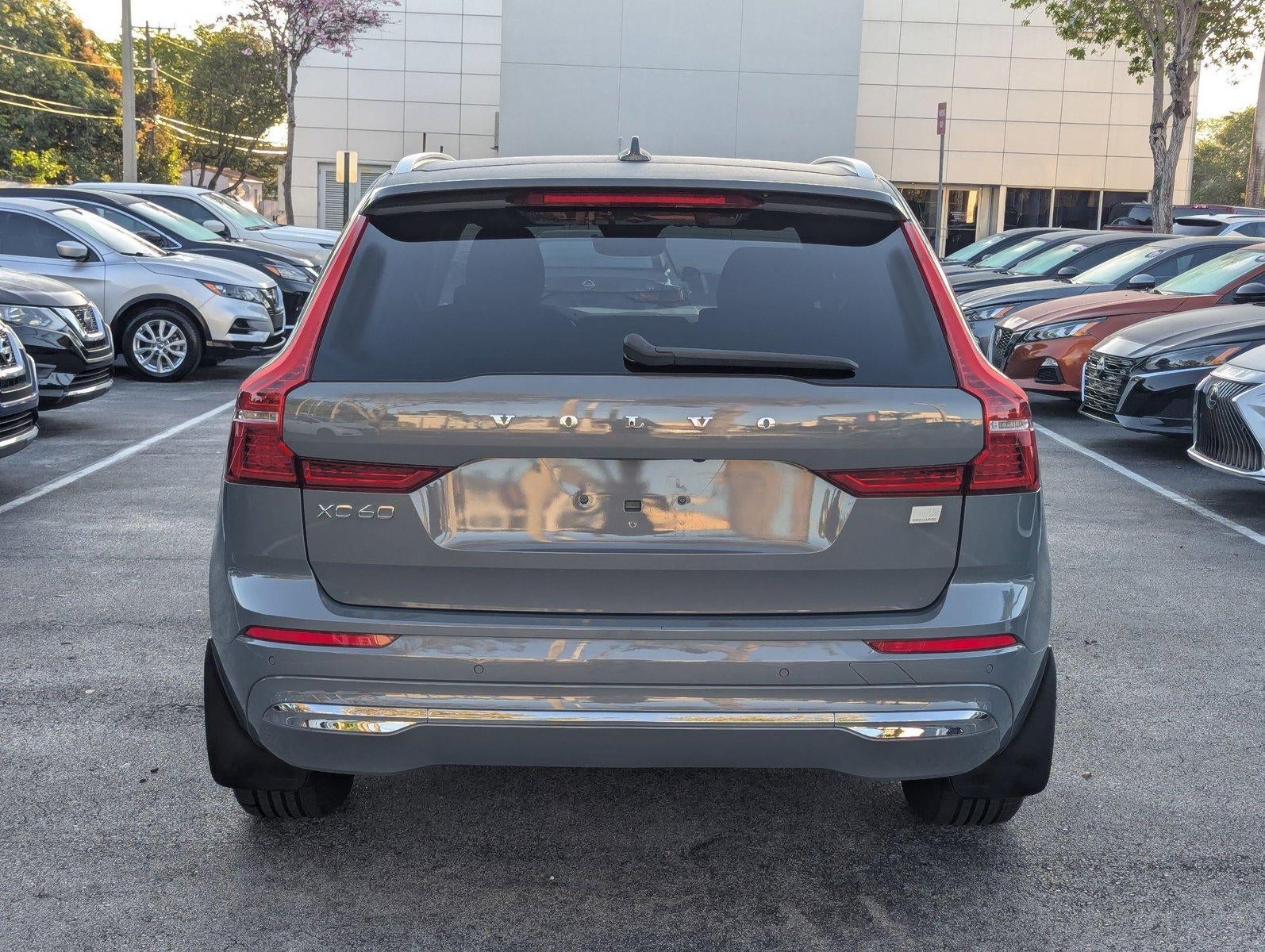 2022 Volvo XC60 Recharge Plug-In Hybrid T8 eAWD PHEV Inscription Expression