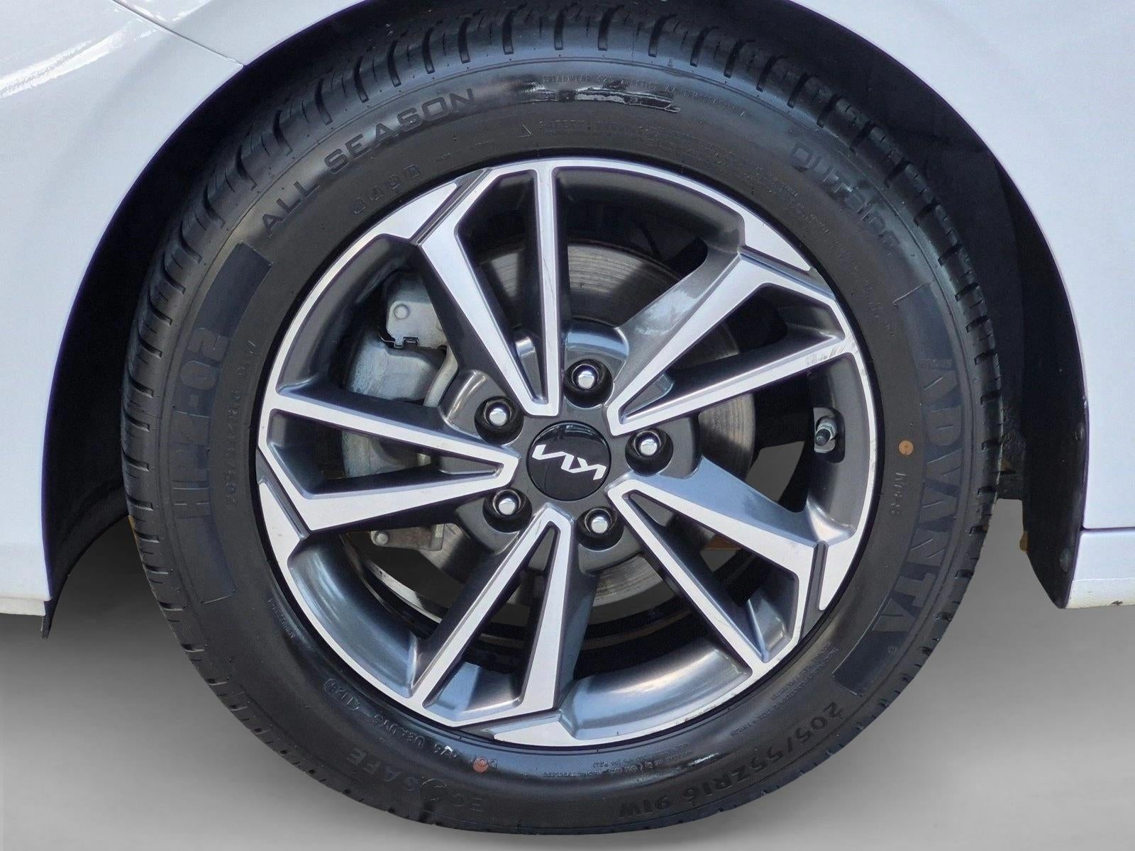 2023 Kia Forte LXS IVT