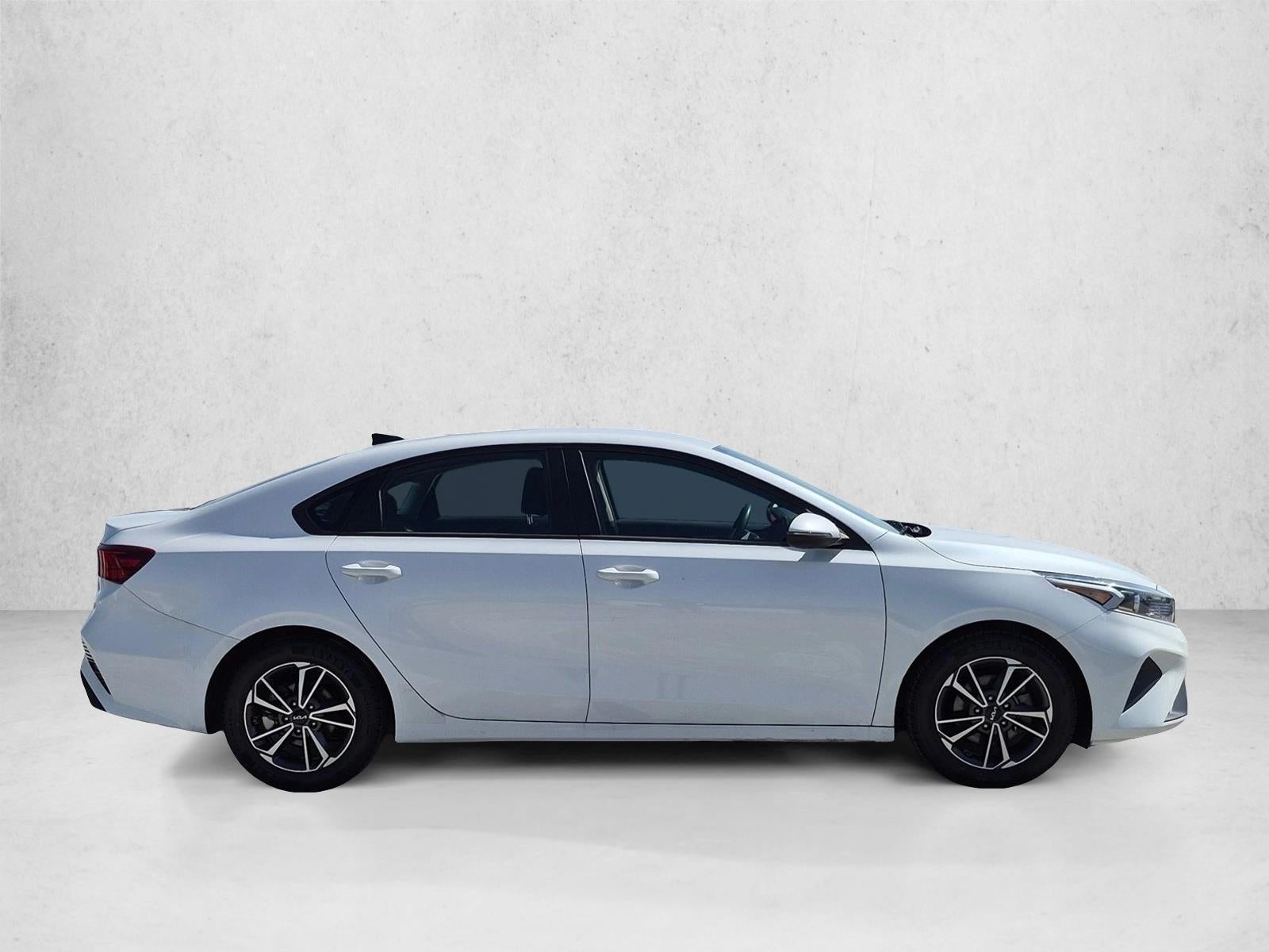 2023 Kia Forte LXS IVT