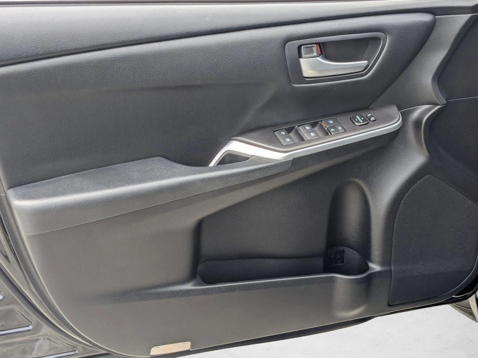 2015 Toyota Camry 4dr Sdn I4 Auto SE (SE)