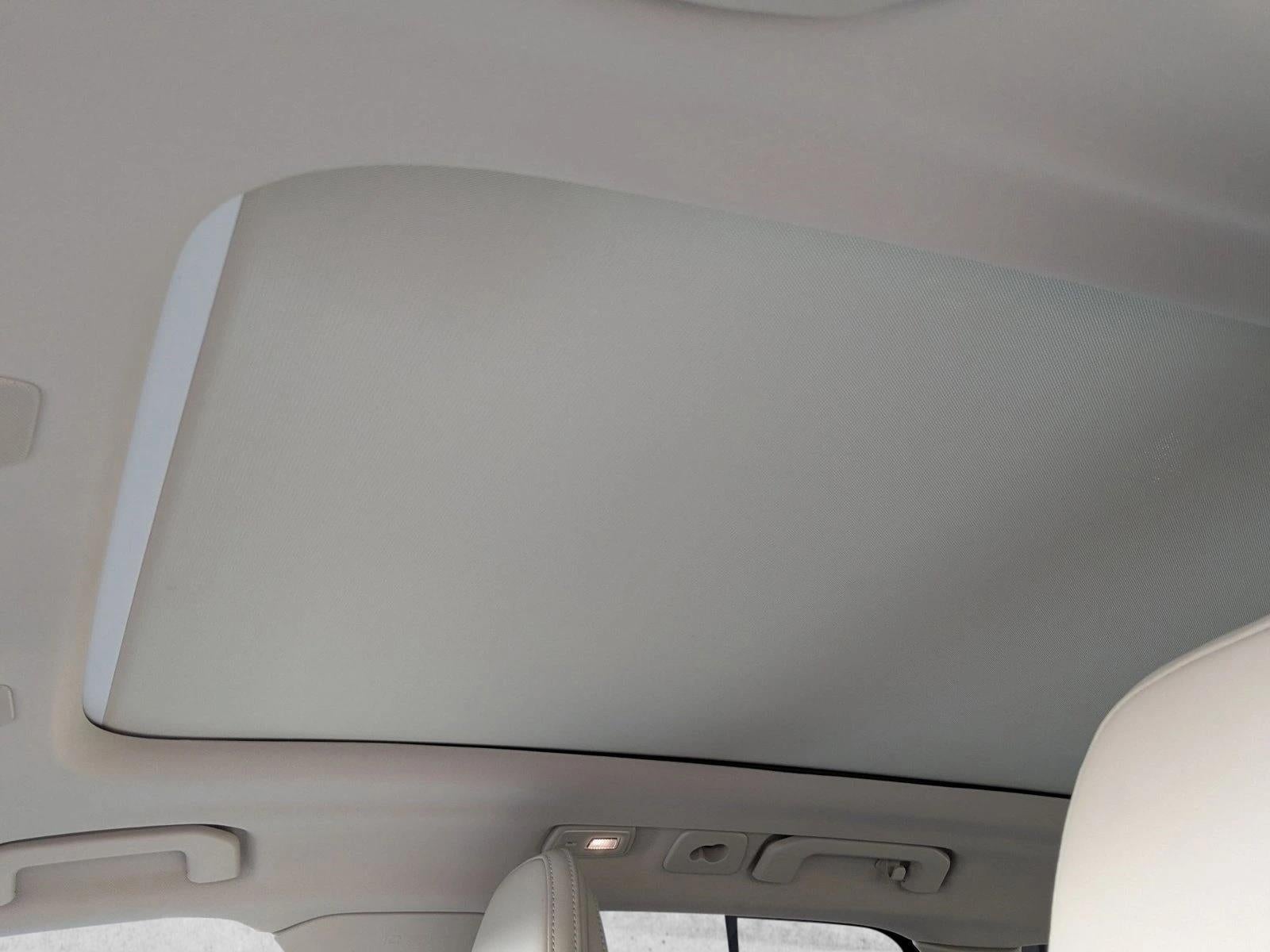 2023 Volvo XC60 Recharge Plug-In Hybrid T8 eAWD PHEV Ultimate Dark Theme