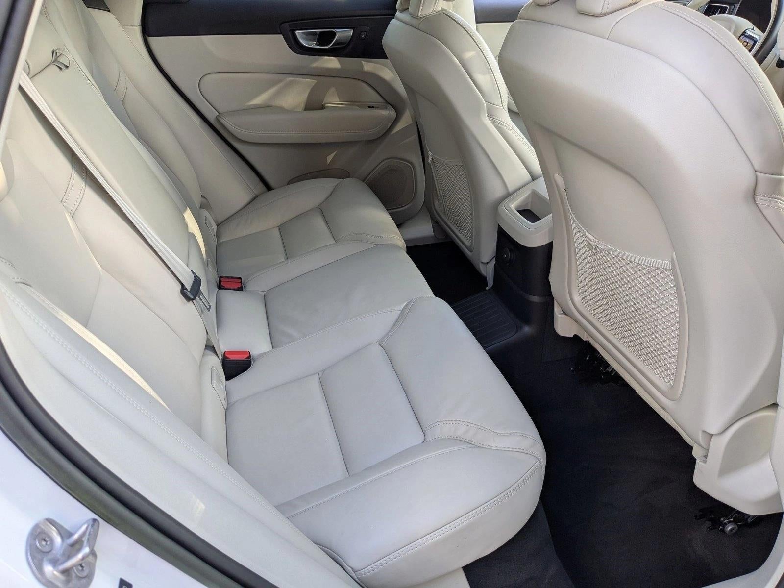 2023 Volvo XC60 Recharge Plug-In Hybrid T8 eAWD PHEV Ultimate Dark Theme