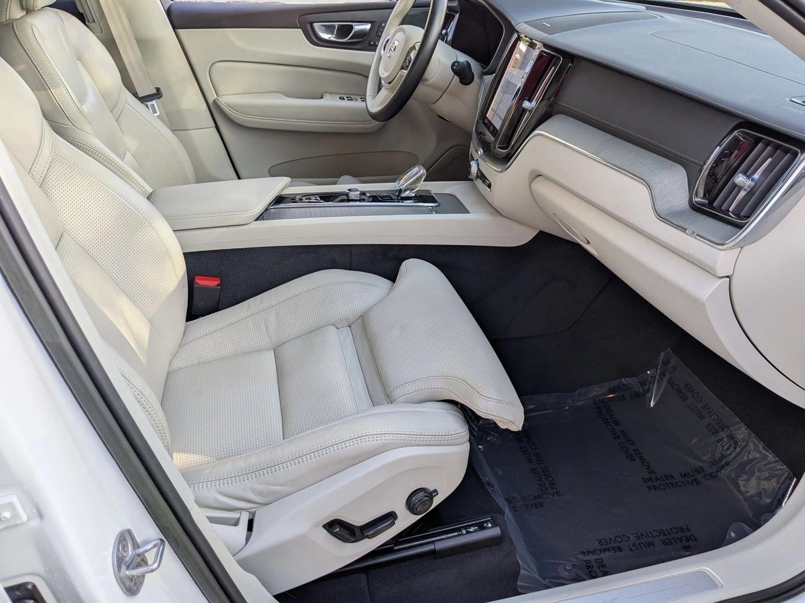 2023 Volvo XC60 Recharge Plug-In Hybrid T8 eAWD PHEV Ultimate Dark Theme