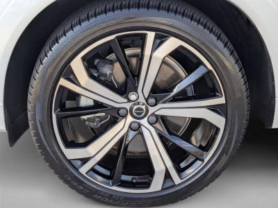 2023 Volvo XC60 Recharge Plug-In Hybrid T8 eAWD PHEV Ultimate Dark Theme
